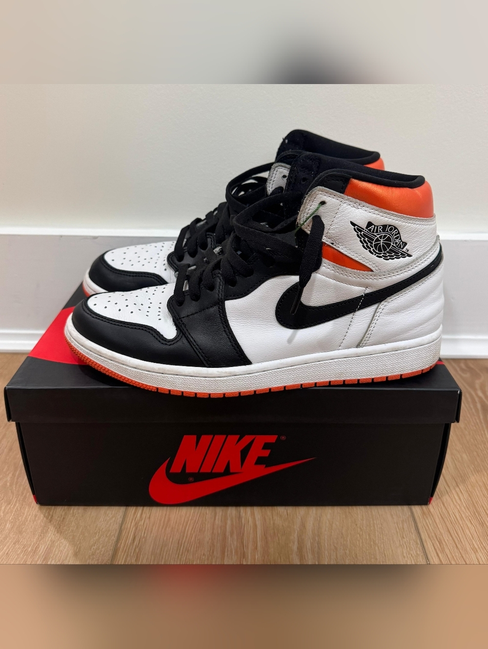Jordan 1 High OG Sneakers
